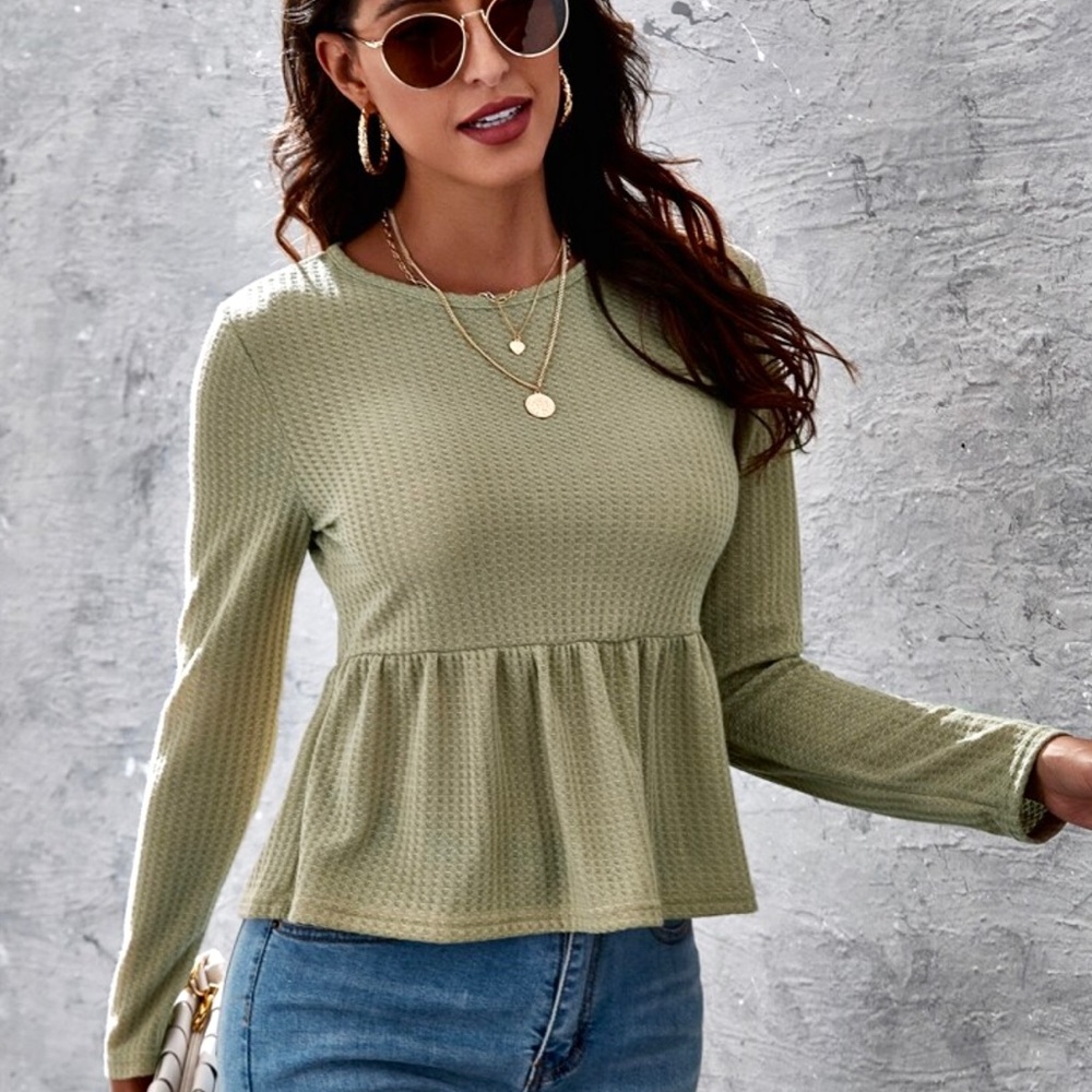 Ruffle Hem Tee 🌺 - Picture 2 of 6